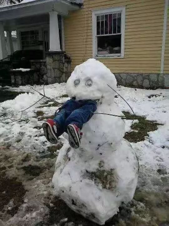 我这儿雪不一定最大但我的雪人一定最丑