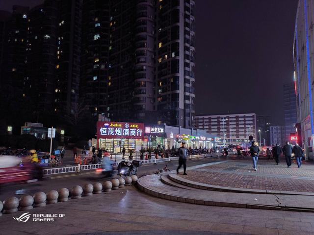 怀疑人生?华硕ROG手机2评测:连赢N盘游戏,靠的不只是120Hz