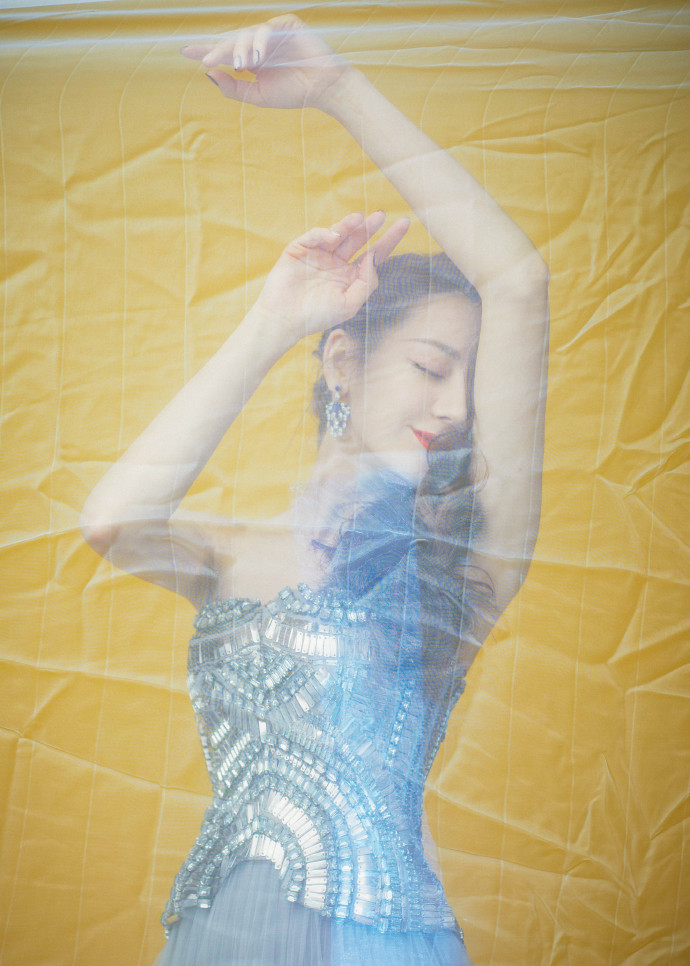 热巴荣获年度最受关注明星 2020年希望有更多