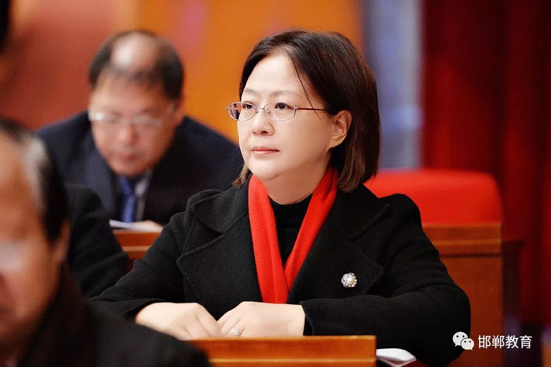 省人大代表,邯郸市教工委书记,市教育局党组书记,市教育局局长张荷红