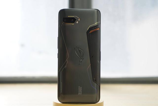 怀疑人生?华硕ROG手机2评测:连赢N盘游戏,靠的不只是120Hz