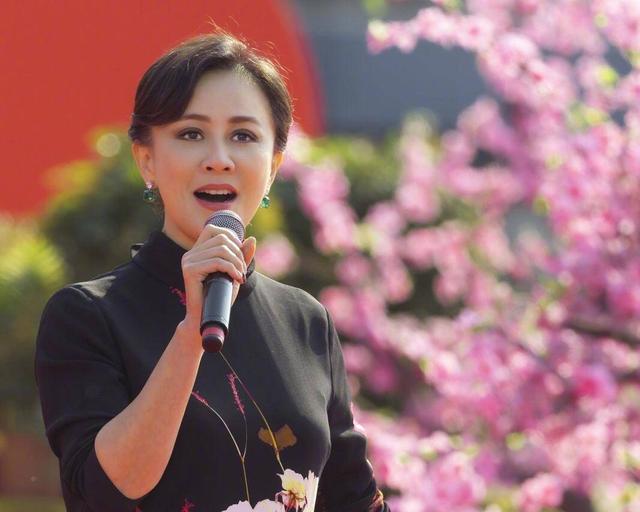 刘嘉玲改走亲民路线？不晒贵妇礼物，改晒“廉