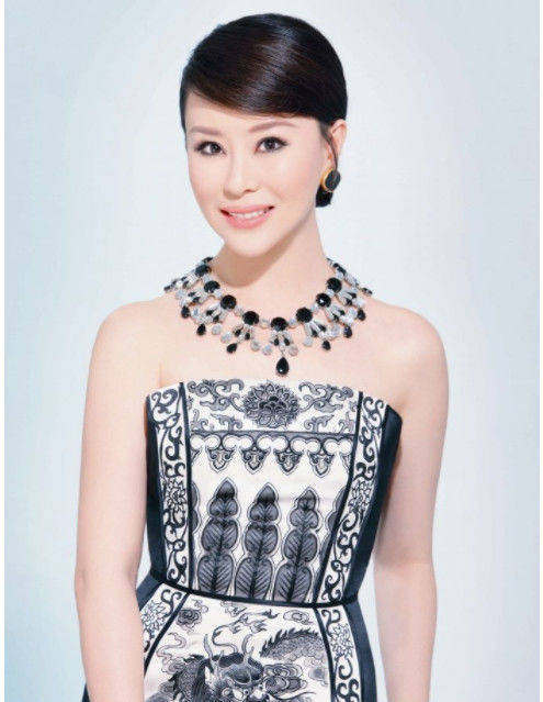 进来文娱圈后的唐静,先后主演了:《武林别传》,《火蓝刀锋》,《醉拳