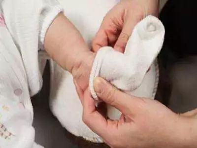 「新生儿护理」大降温来了！要想孩子不生病，这5个部位必须得捂好！