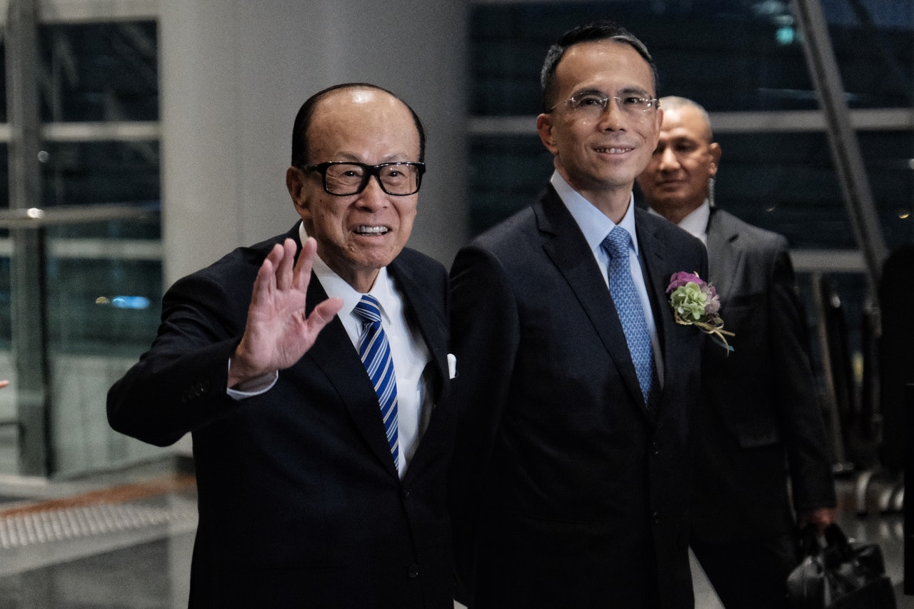 李嘉诚父子现身,这么谈香港局势