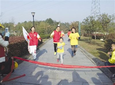 【育儿之百科全书】2岁女娃感冒后总是咳嗽，妈妈带医院检查，医生：这东西别乱喂
