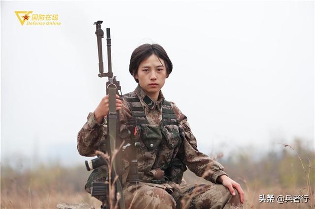 10公里武装越野400米持枪障碍300米打刀刃00后女兵技压全场