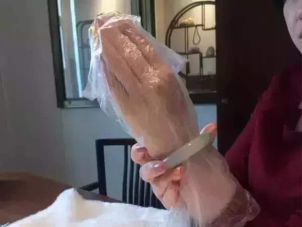女生尴尬了该怎么办 58dc85323b8848829812c961a3526f88.jpeg