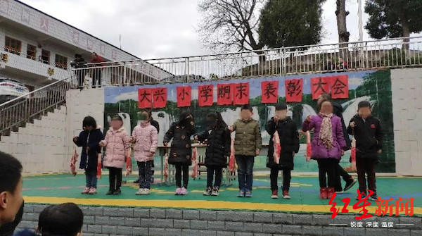 实在！四川这所小学奖励成绩优秀学生，每人2斤猪肉