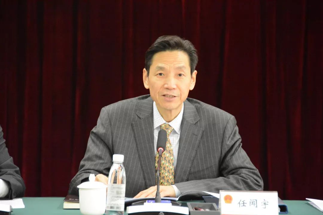 区人大常委会主任任闻宇主持会议.