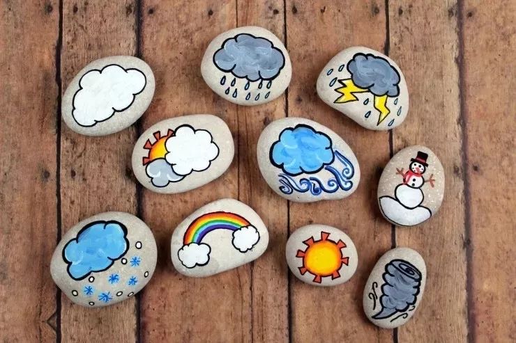 在小石头上绘制彩色的天气图案, 帮助孩子学习和了解多变的天气.