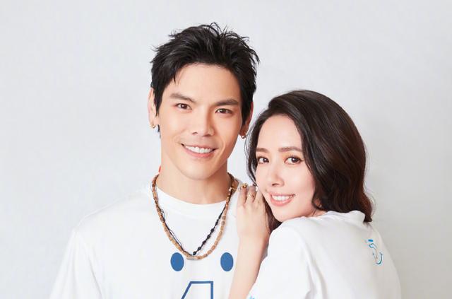 向佐健身房放豪言，晒“搓衣板”式腹肌硬汉十