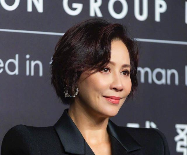 刘嘉玲改走亲民路线？不晒贵妇礼物，改晒“廉