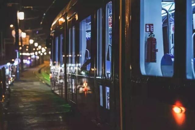 那些宁愿死在外面,也不愿意回家见父母的年轻人