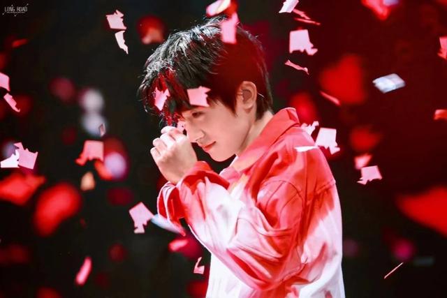 易烊千玺玊尔演唱会图片 e26b36e0ebf843459ca9acb751020d5e.jpeg