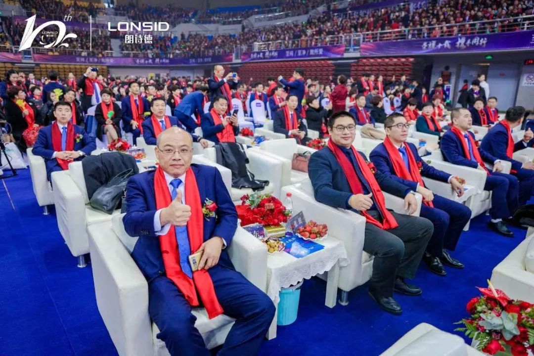 上海同济大学教授张华先生等行业专家到场和来自全国各地的朗诗德经销