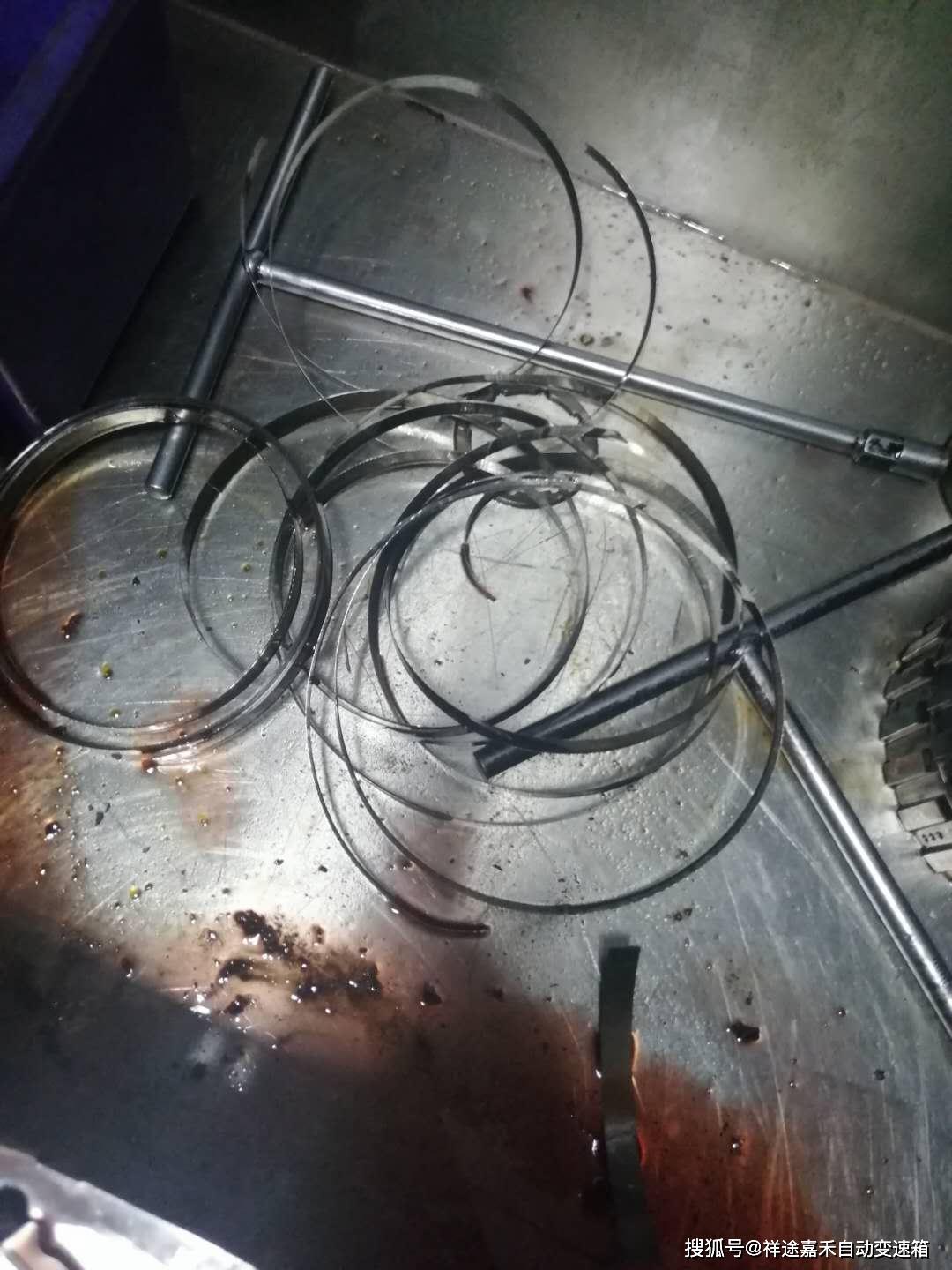 散架的链条零件