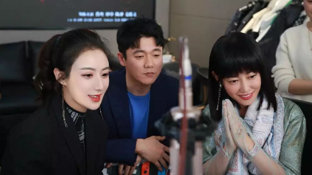 网红经济火爆背后：概念股月涨幅超20%，李佳琦