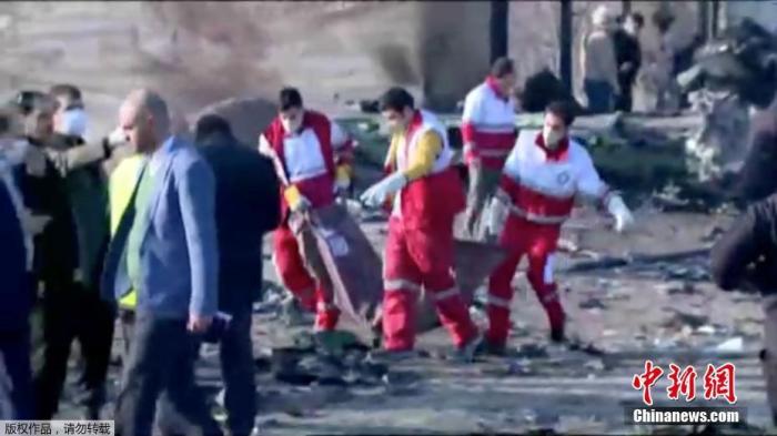 预感坠机!乌客机乘客起飞前致电丈夫 竟成最后