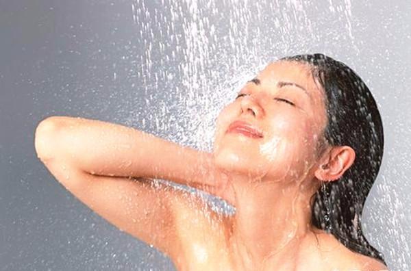 冬天多久洗一次澡最科学？你可能一直洗错了，难怪皮肤干又痒 