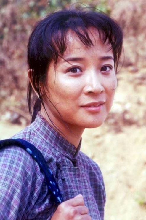 1991年,年仅23岁的陈小艺在接拍了电视剧 《外来妹》后,一举成名.