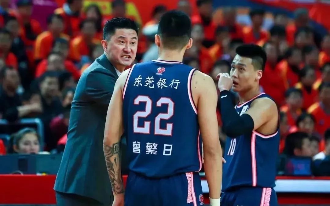 真让"日"头大 其实曾繁日身体天赋十分出色 身高206cm体重102kg 他
