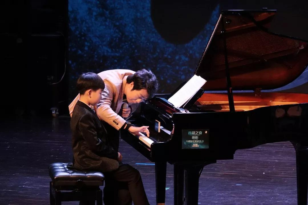 【科少·重磅】科技少年宫钢琴教师聂燕优秀学员周晋扬与郎朗同台