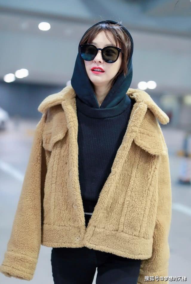 吴昕怎么想的?腿弯还敢挑战骑士靴+紧身裤,X