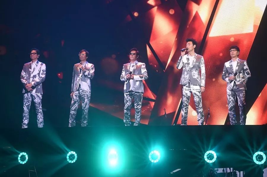 这次演唱会上,温拿五虎将为乐迷带来首首经典金曲,包括  《sha la la