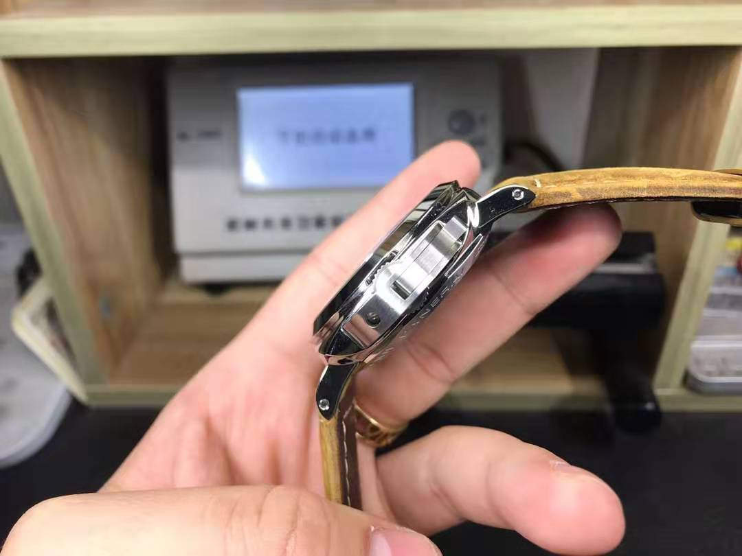 ���ɺ�pam523������ϸ��չʾ,42mm�ߴ�Ҳ������תС����