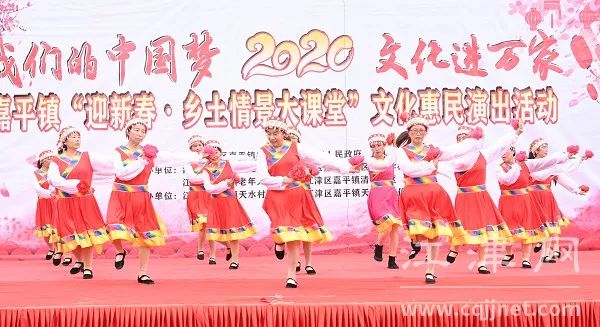 扭着秧歌打着鼓猜一个成语_秧歌骑着驴打着伞