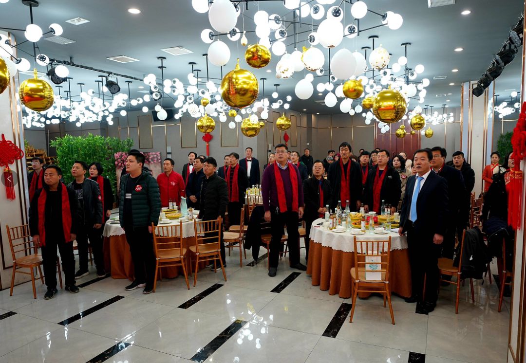 市委常委,秘书长,统战部部长吕武荣出席会议.