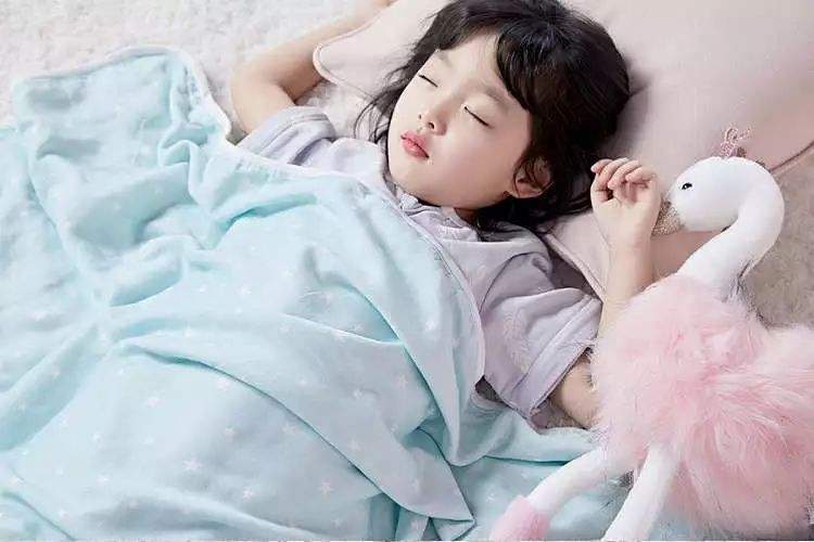 拜托了爸妈@原创冬天宝宝睡觉5大误区，不仅影响发育还易感冒，不知坑了多少娃？