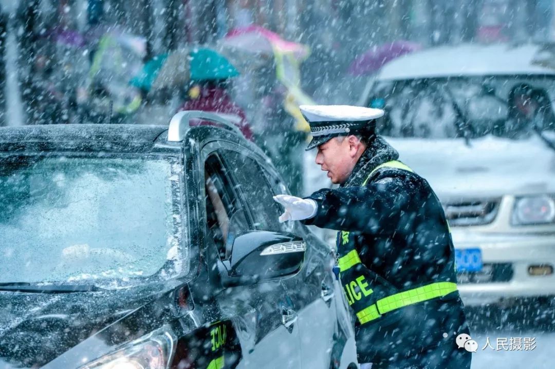 年关将至, 在外的人们, 陆续踏上了归乡的旅途, 家还在那个地方