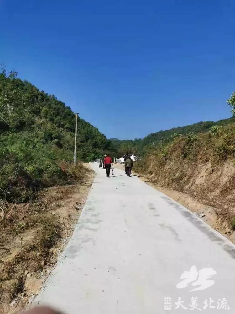北流市新圩镇33条屯内硬化道路竣工验收