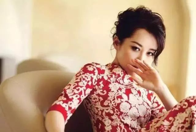 51岁许晴那么漂亮为何至今无人娶?看完她的身材,网友