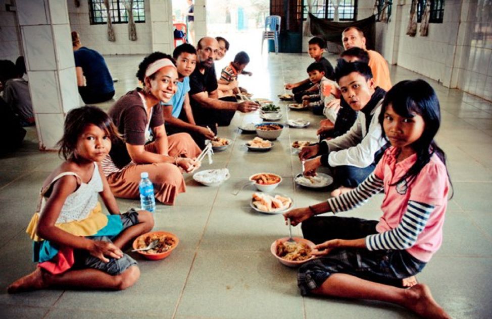 揭开柬埔寨假孤儿院产业的神秘面纱