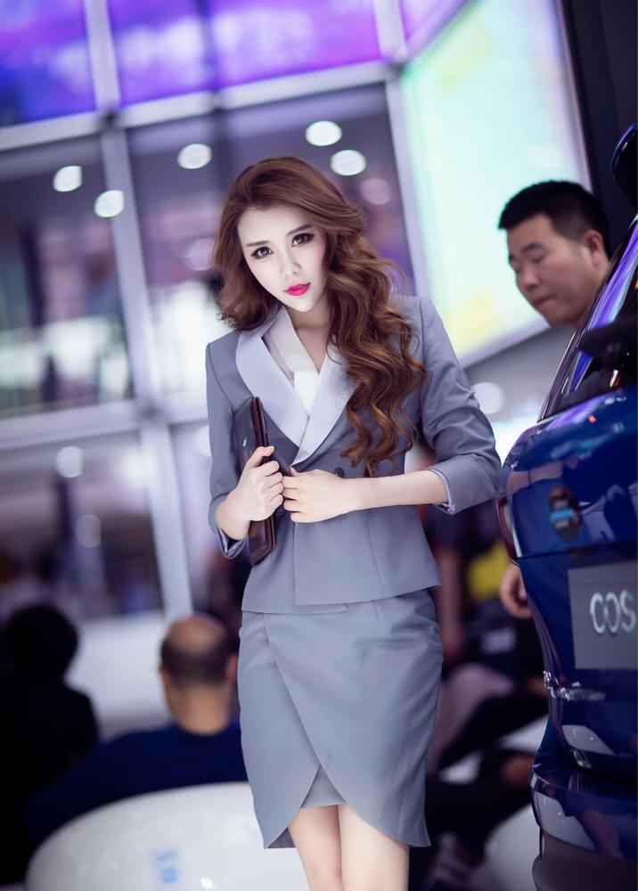 职业装穿出女神范,风情万种