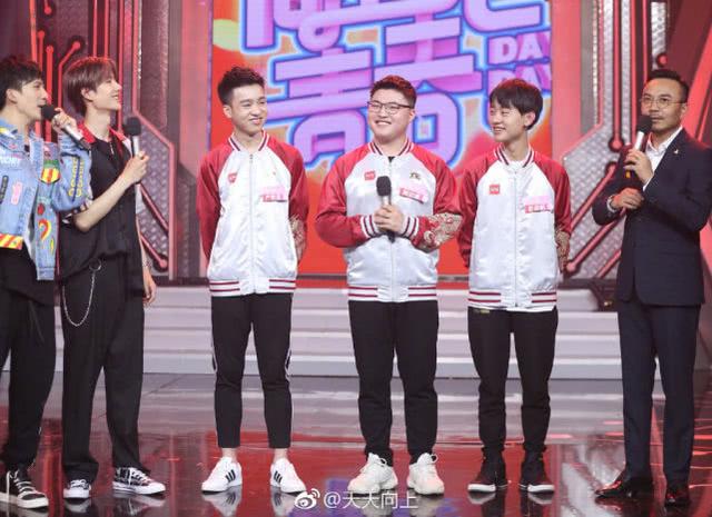 Uzi当选年度微博人物,网友询问谁是Uzi?粉丝霸