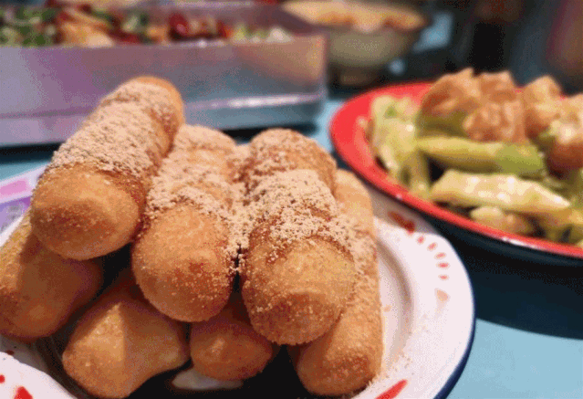 麻六小土豆的绵密入味,伤心凉粉的麻辣过瘾 酥脆甜蜜的鸡蛋炸馒头片