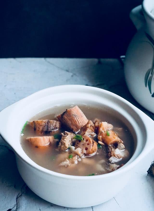 莲藕排骨汤怎么煲 954f43bef6f840b39a43ac606855271f.jpeg