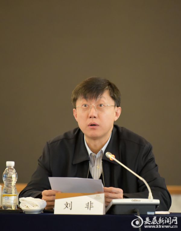 湖南省十三届人大三次会议娄底市代表团召开第一次会议