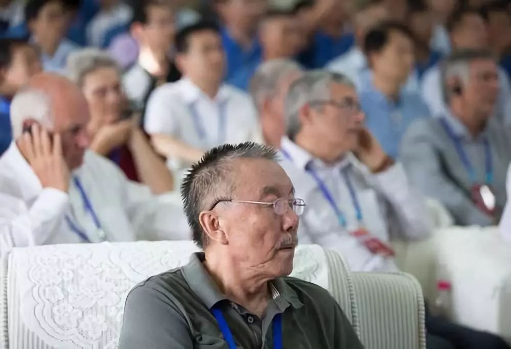 上热搜!中国天眼正式开放运行,网友都喊一个名字