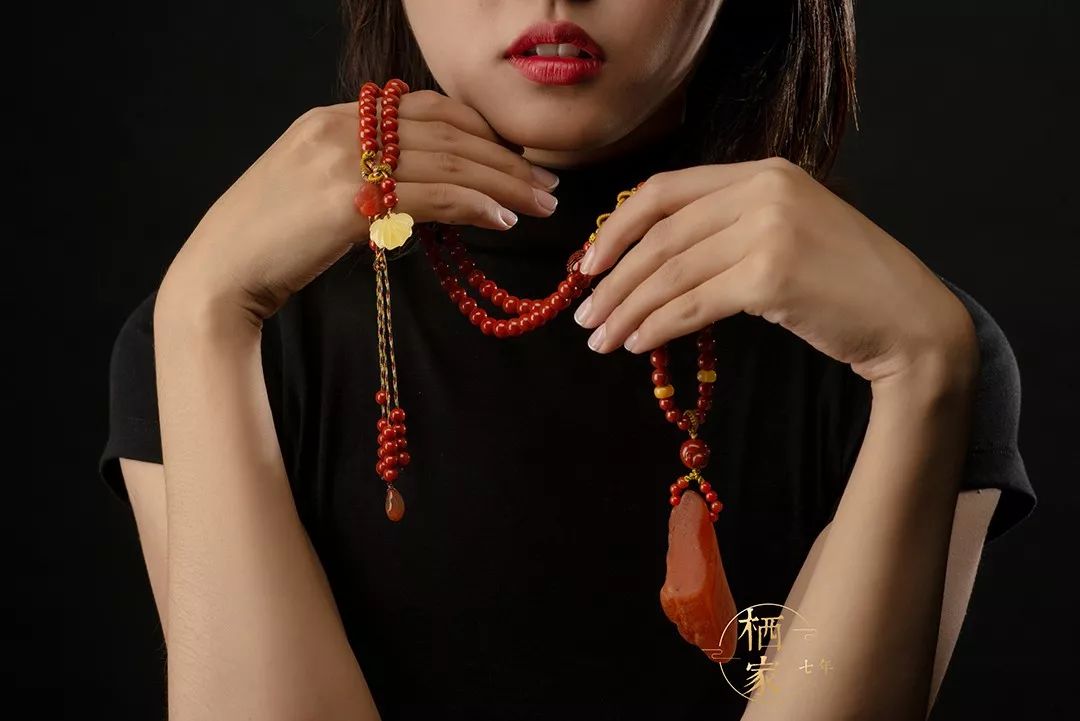 装饰品耳环40岁戴的 c323abf79f574b8889d201e7e092357d.jpeg