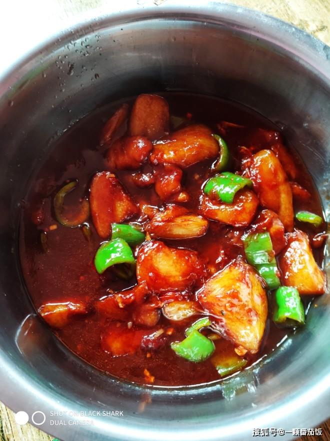 这才是红烧茄子最简单的家常做法，酸酸甜甜，外酥里嫩，特下饭！ 