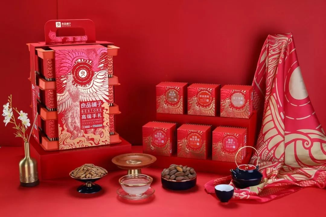 良品铺子推出“四海求凰”  国产高端零食礼盒刷