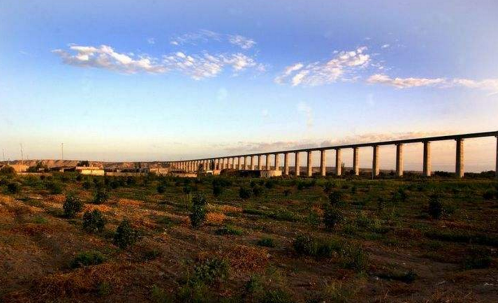 荒无人烟的路 2015ff9bcab34f9096efccd0416306a8.png