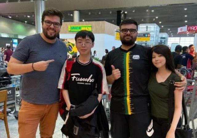 拍清纯可爱,但一间房居然有两张床,谁和她睡?