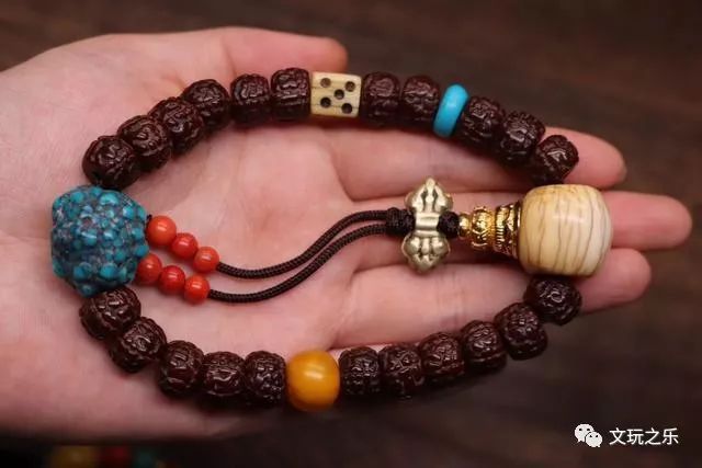 三十岁以上的男人适合盘什么手串 3f9b021ea8ef4bf7ad4374ec84a56b54.jpeg
