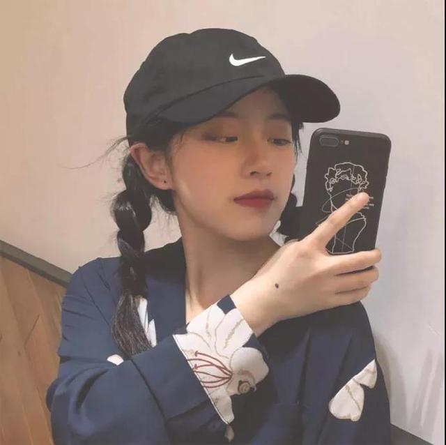 女生头像|夏天有梅子味的晚风,两三颗啤酒味的星